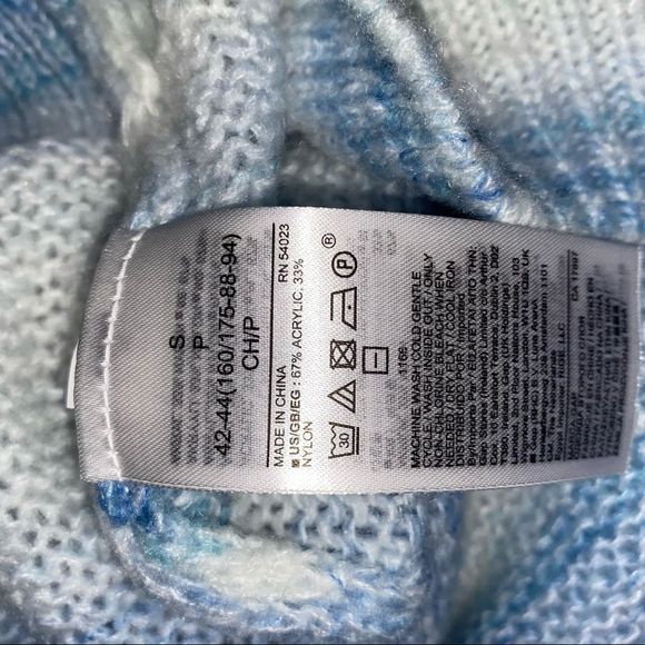 GAP NWT oversized blue & white sweater size small - Picture 6 of 7